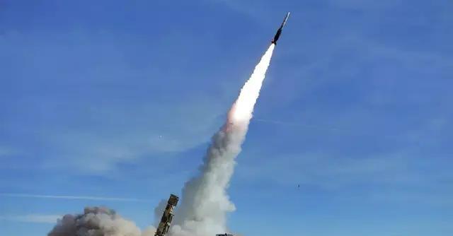 网上老传一个段子：美军一发“封锁令”，全世界商船都哆嗦，就咱们中国的巨轮，连方向