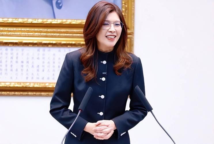 郑丽文访美阵容不如访陆阵容含金量高？郑丽文明天就要访美了，访美对郑丽文而言，是