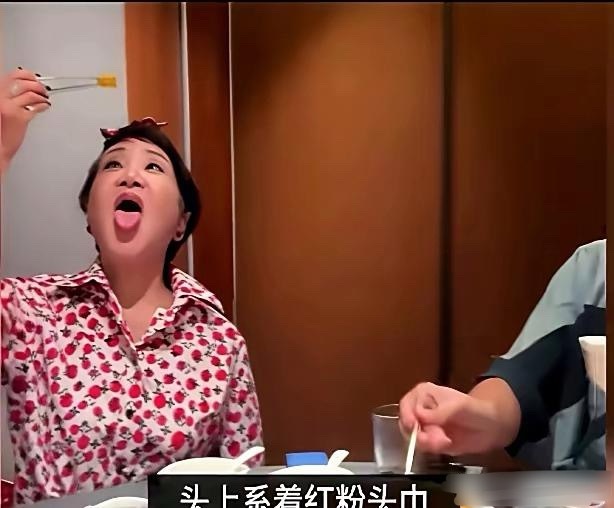 狄波拉，人如其名，总是给人很青春的感觉，78岁的年龄，却有着五十岁的模样，20岁