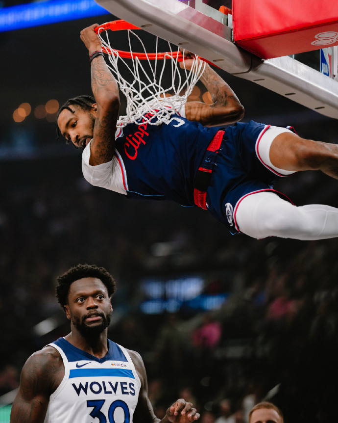 小琼斯再这样打1000万留不住了现在打太好了本来运动能力就强还有三分和