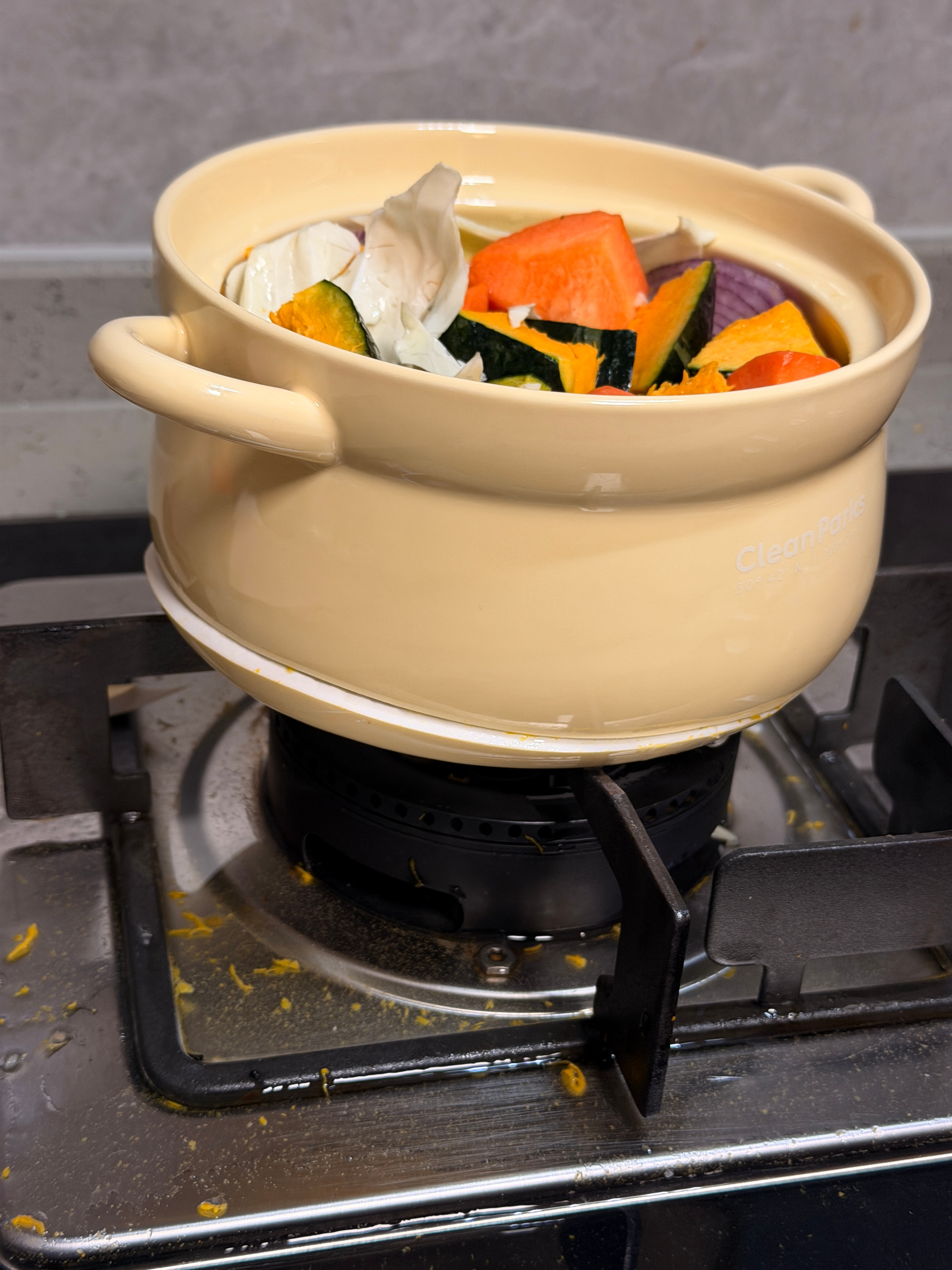 早上我把一盘子蛋打了……晚上我把锅煮炸了朋友们，我是不是不适合进厨房？