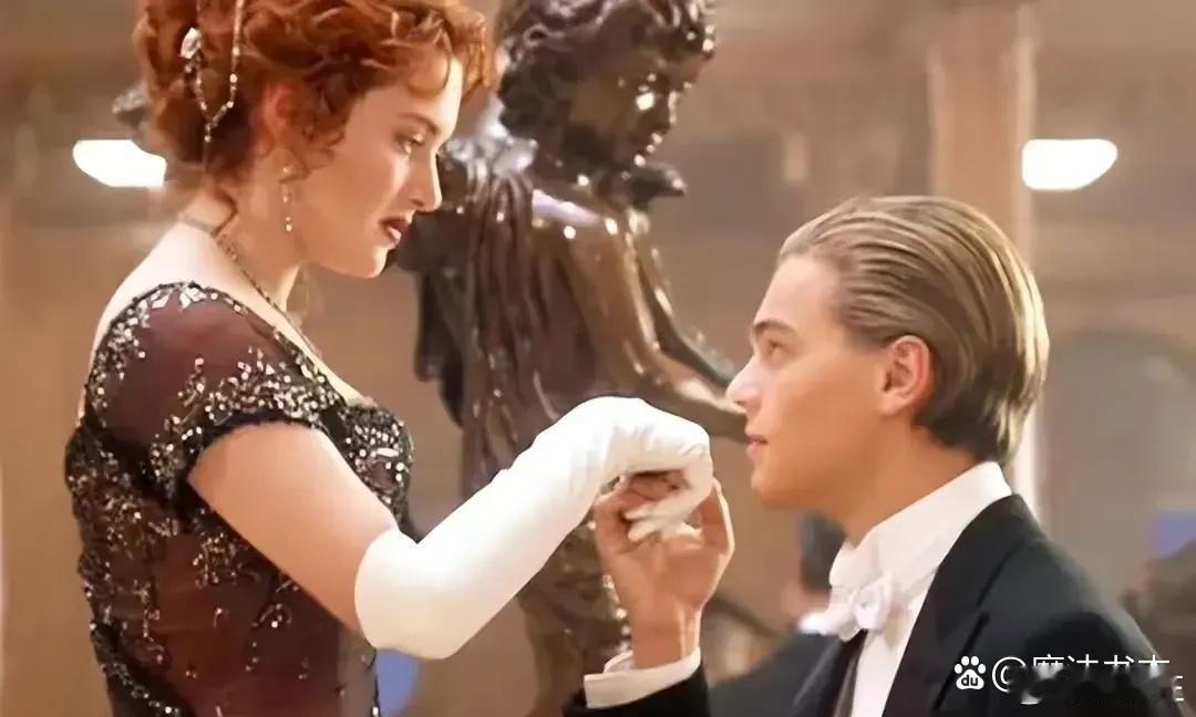 当年的露丝惊艳了我整个青春。现在的露丝差点认不出来，女神也逃不过时间的摧残啊！