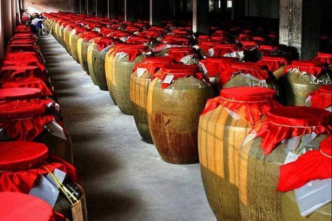 白酒行业正在“断层”：严重过剩的白酒行业50后早已停杯，60后力不从心，