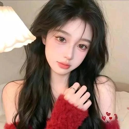 黑发红衣的甜美少女，温柔的氛围满分💕红衣微笑少女红衣少女自拍乌发少女黑蓝