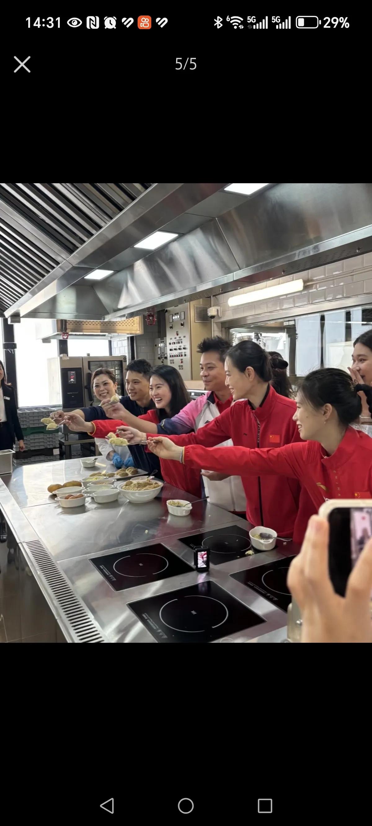 12月12日国家跳水梦之队，活力行赴澳门大汇演，总教练周继红带队，有陈若琳，吴敏