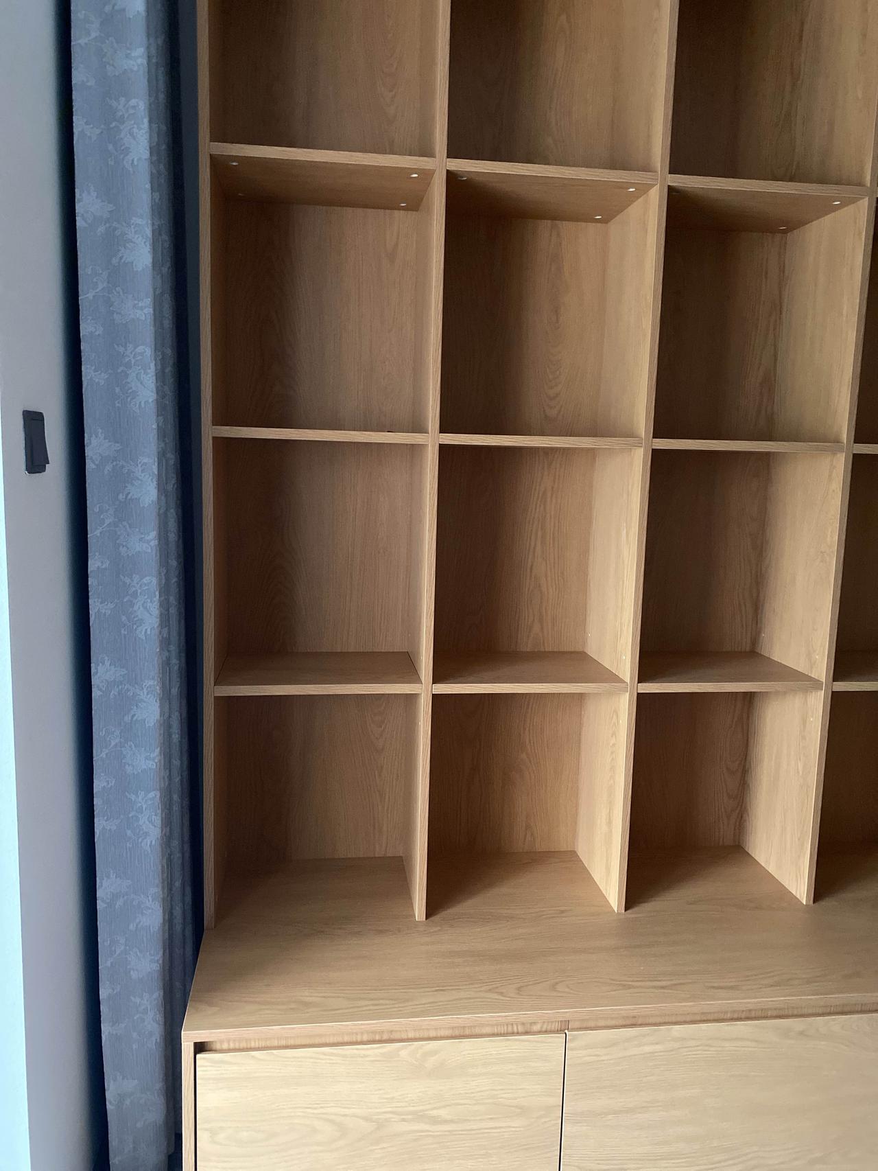 新家装修我没有装电视柜，也没有买电视，我婆婆说：“不装电视可不行，不像样子，大人