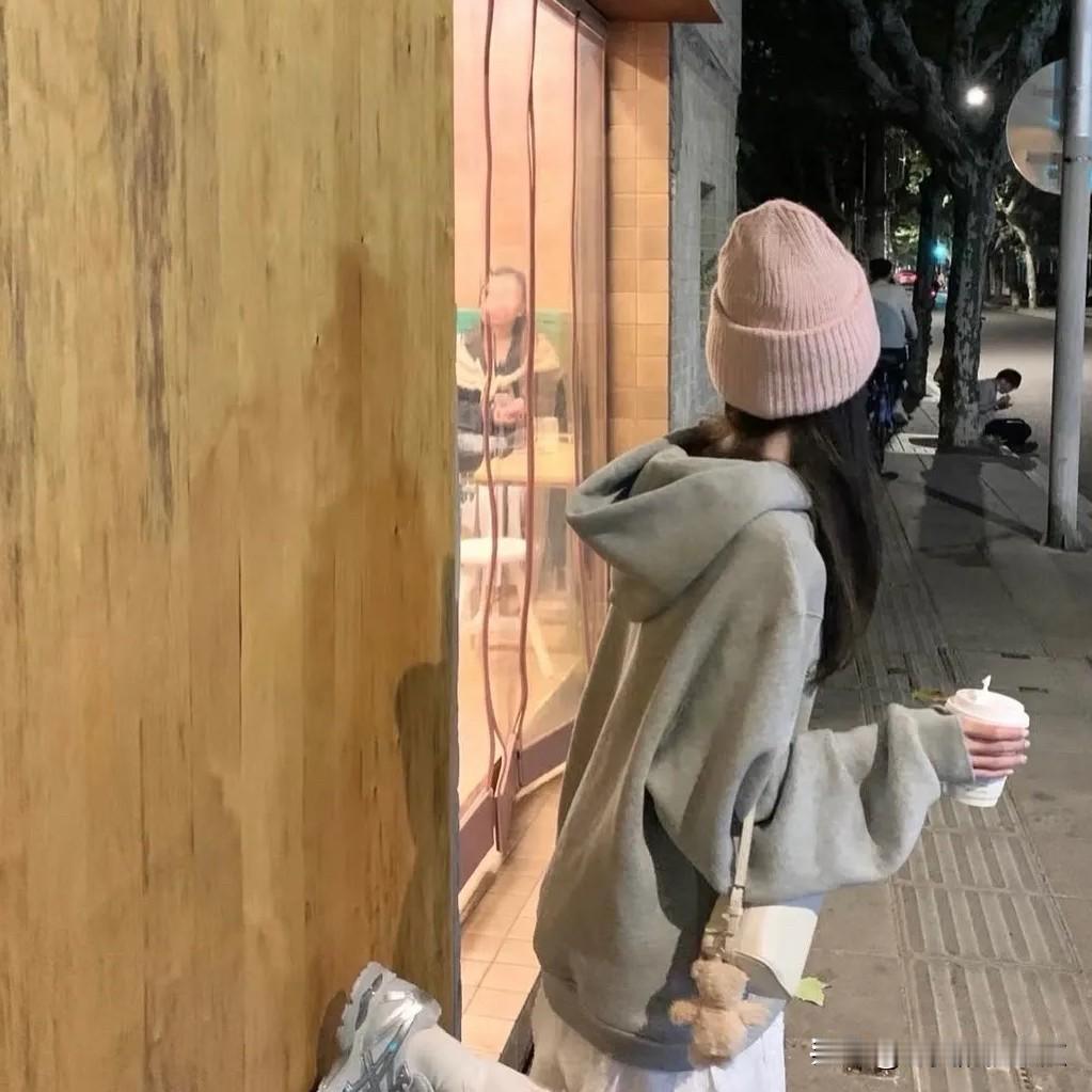 夫妻之间怕的不是争吵怕的是：有了二心，隐瞒还有欺骗哪有夫妻不吵架的，吵来