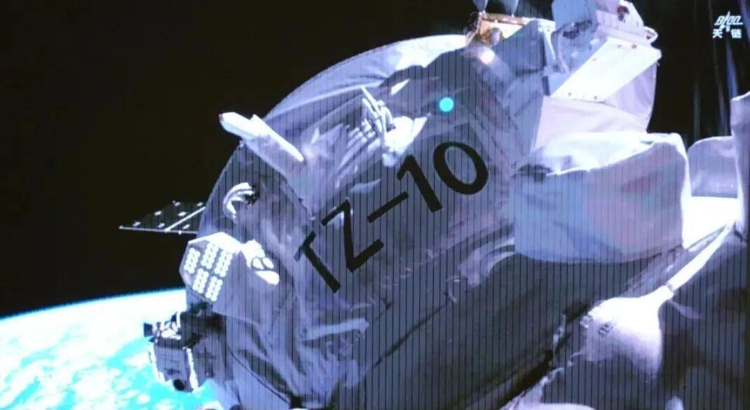 【天舟十号在轨试验重大突破！400V电源首次上天，太空为何要升压？】最近，中