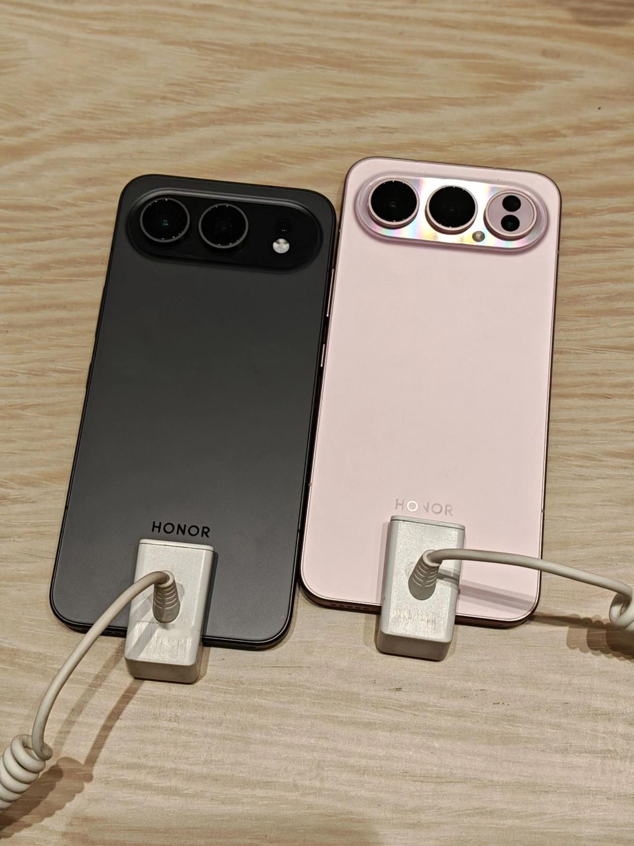 不得不说荣耀500这次颜值很高啊黑的是500标准版，粉色的是500Pro，背