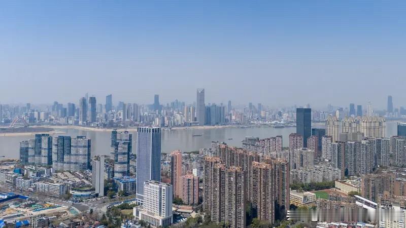 今年武汉楼市表现的还是不错的。截止到5月22日。武汉楼市里面房价最高的武昌区