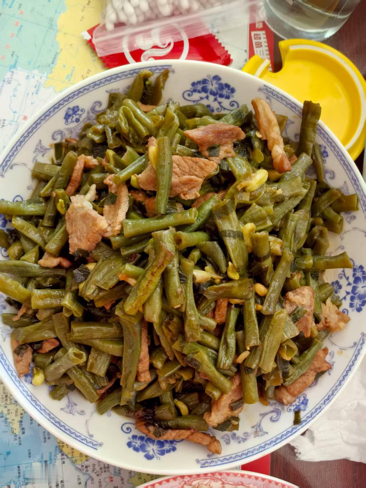 周末的极简生活流水账：1、早晨6点多起床：买菜、吃早餐。起床后去早市买够