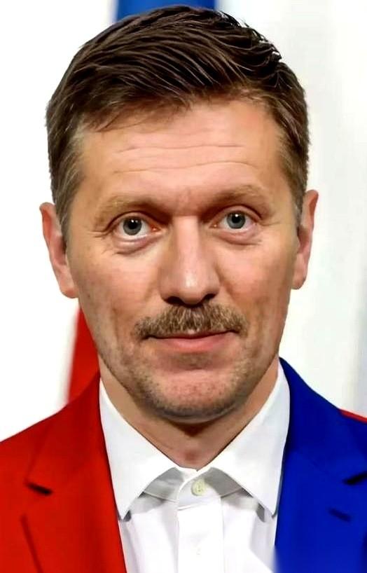 我跟你说，这世界有时候比电视剧还扯。昨天还指着鼻子骂你是“心腹大患”的人，今天