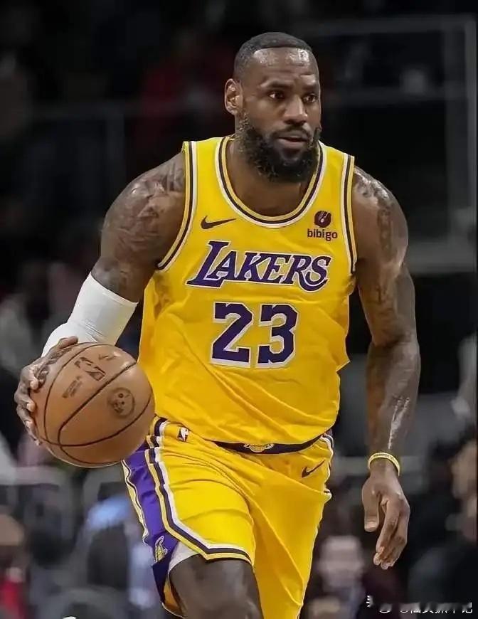 万万没想到！本赛季NBA季后赛首轮过后历史四大超巨只有詹姆斯证明了自己！詹姆斯: