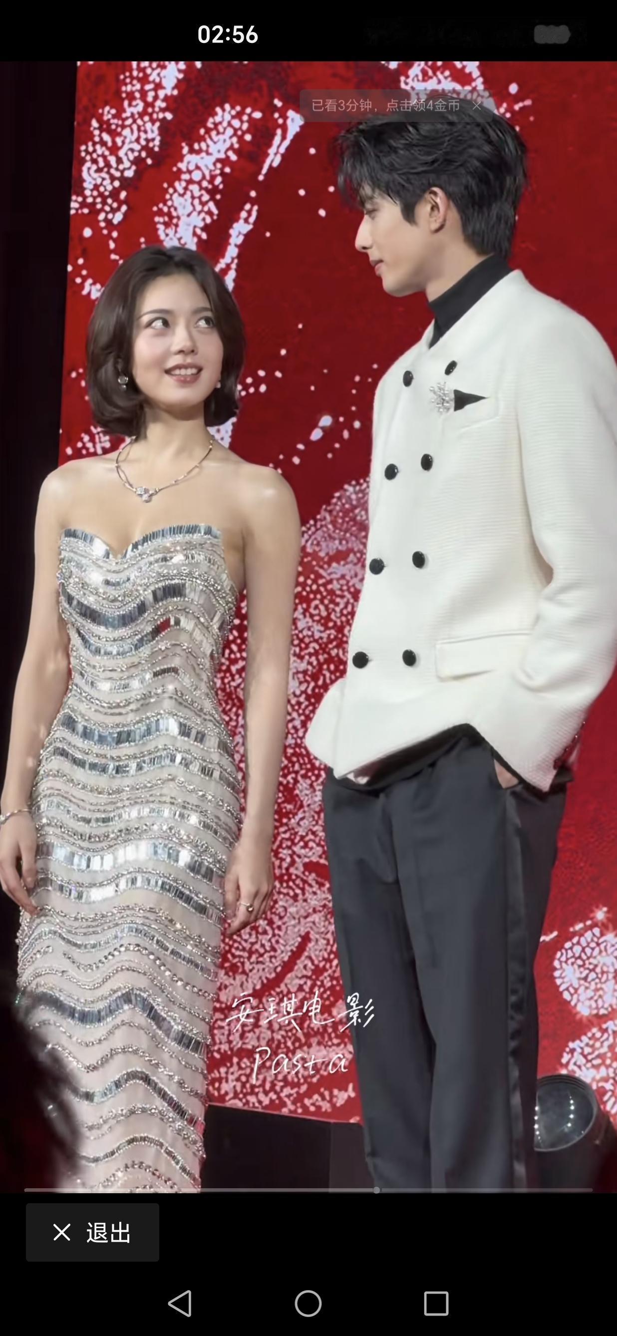 赵今麦估计找到对的造型师了……她以前走红毯出活动，造型十次有七八次很奇怪，还