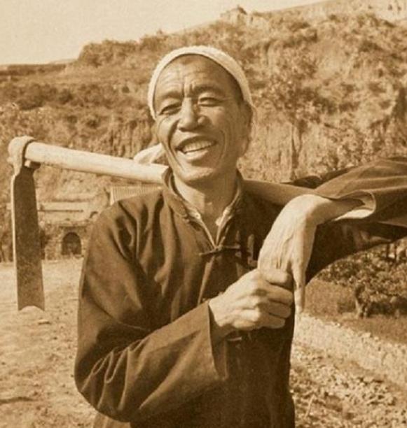 1980年，陈永贵辞去国务院副总理职位，临行前，向华国锋辞别，忍不住感叹：除了毛