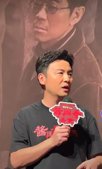 雷佳音对导演非常不满意，因为他在2025年6月14晚的上海电影节开幕