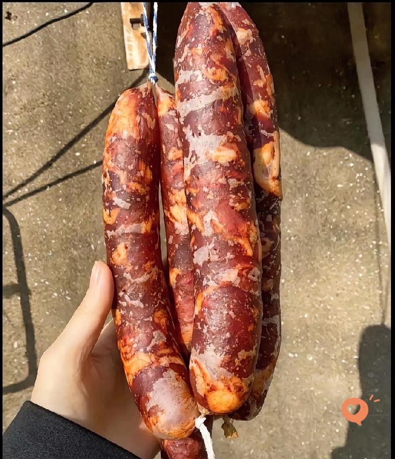 婆婆把我衣服全扔楼下，老公低头说：让他弟住，我妈年纪大了，你忍忍。忍？凭什么