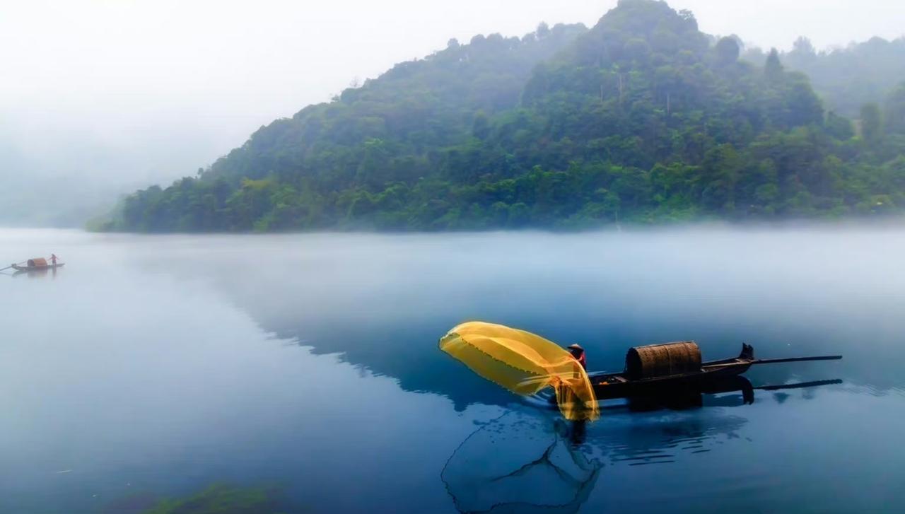老师，可以对学生实施惩戒，反正我经常都是摸学生的脸，仅限于男生，有的时候实在气不