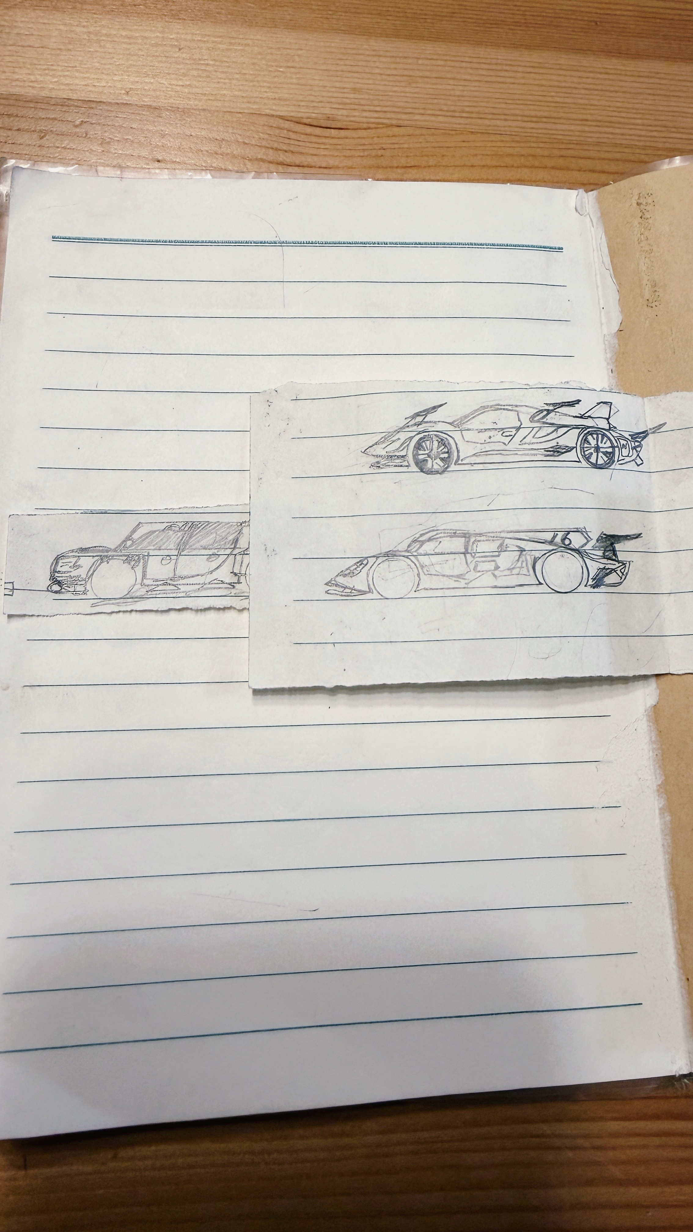 孩子作业本上各种画车，跟我小时候一模一样，我让他先专攻侧面，找好比例，尽情想象，