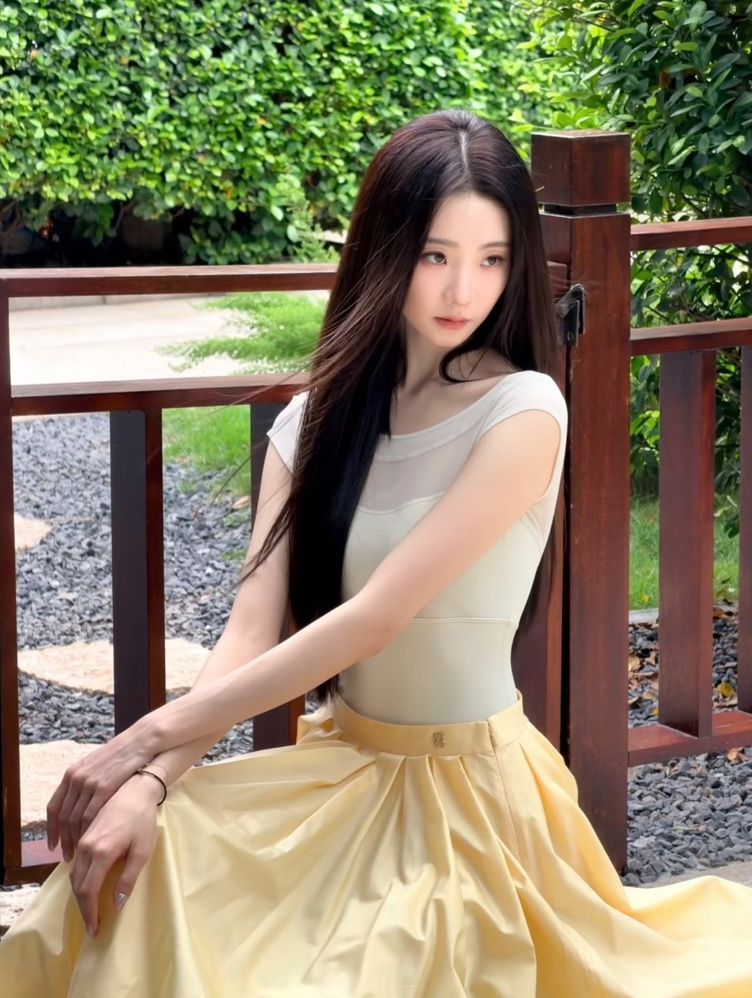 张艺凡黄裙子穿搭～