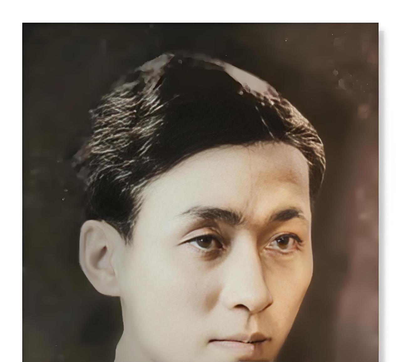 1978年，沙洋农场招待所门口站着两个上海人。女的六十来岁，头发花白，穿一件洗得