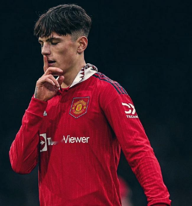 曼联给加纳乔标价7000万镑，那不勒斯知难而退。这笔账，曼联算得精。是真觉得他值