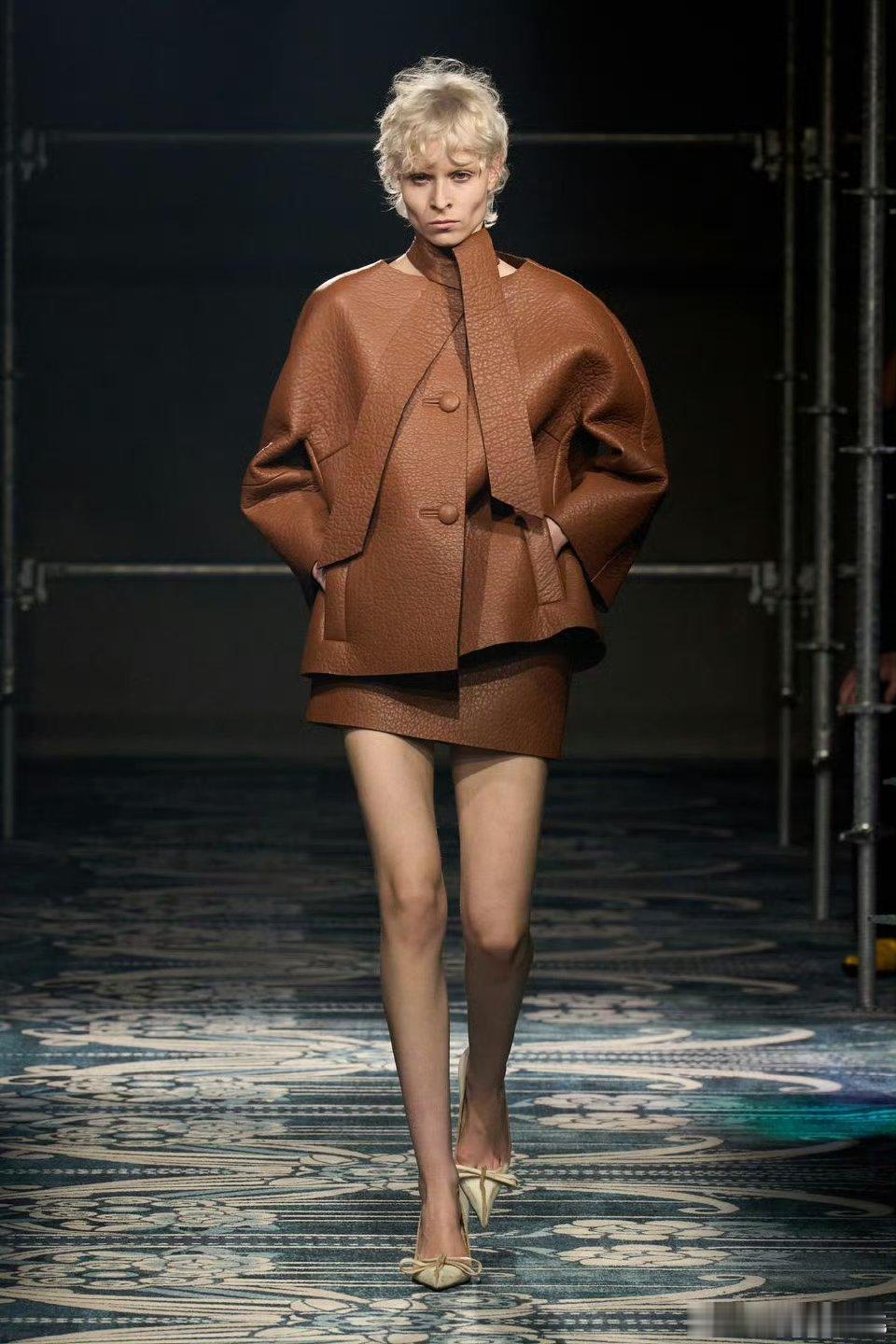 马伊琍身穿Prada2025秋冬系列解锁嘉人封面🎉马伊琍嘉人八月刊封面马伊