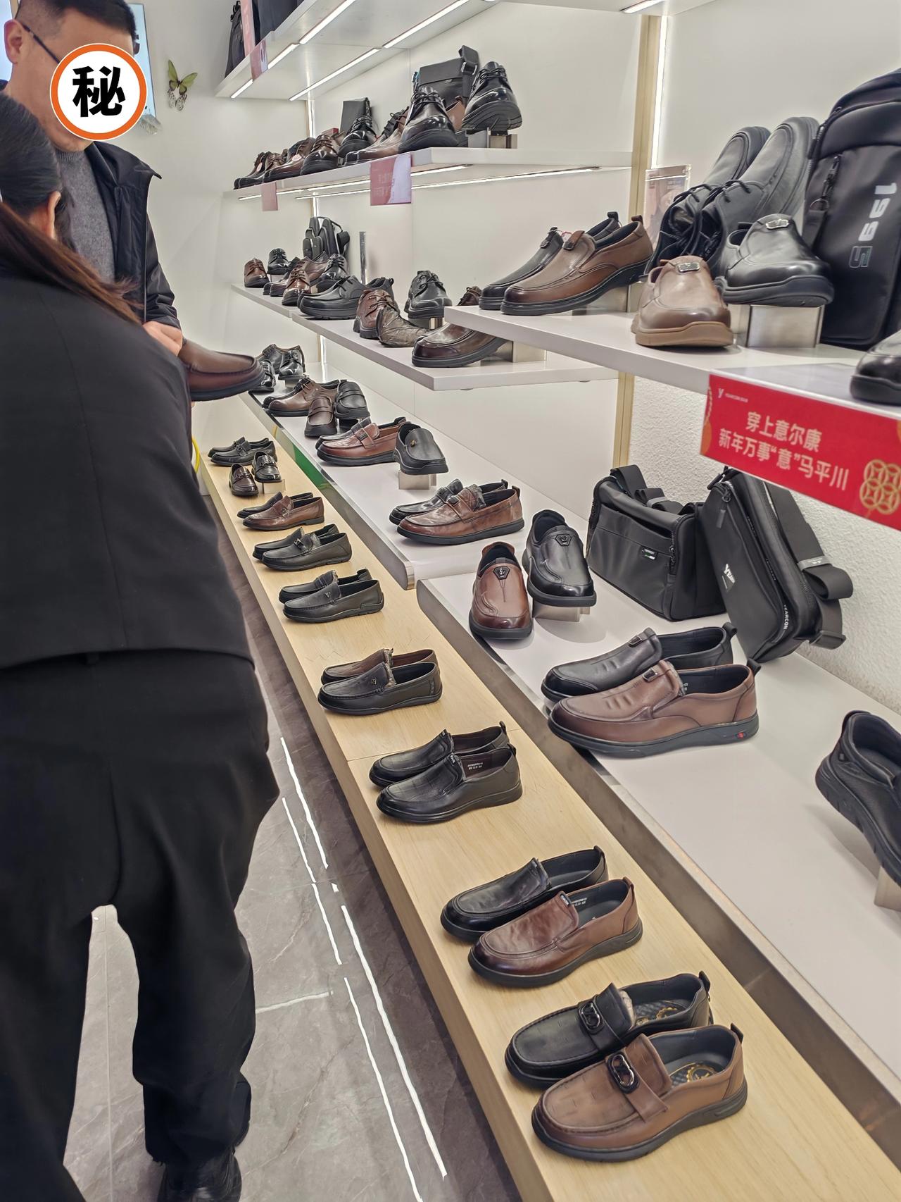 鞋店套路多2月12日，坐标西安。今天下午我们全家闲逛，走进一家鞋店，老公看上了