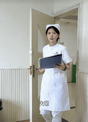 虽然很好笑，但这个时候没忍住，会不会显的不专业？[吐舌头眯眼睛笑][吐舌头眯眼睛笑][吐舌头眯眼睛笑
