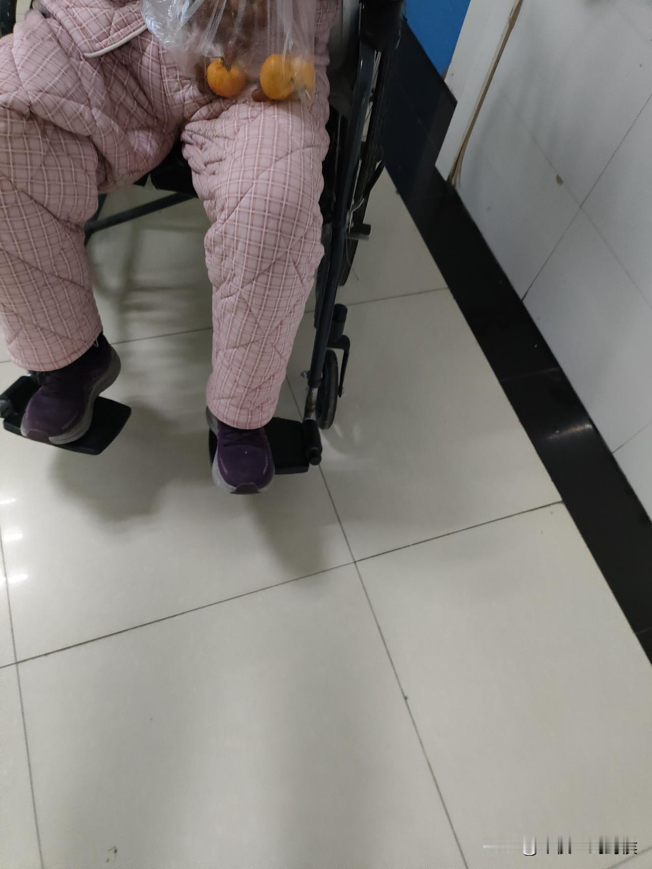 社保有些项目很奇怪，比如脑梗后康复，住院28天必须出院，一周后才允许重新住院。