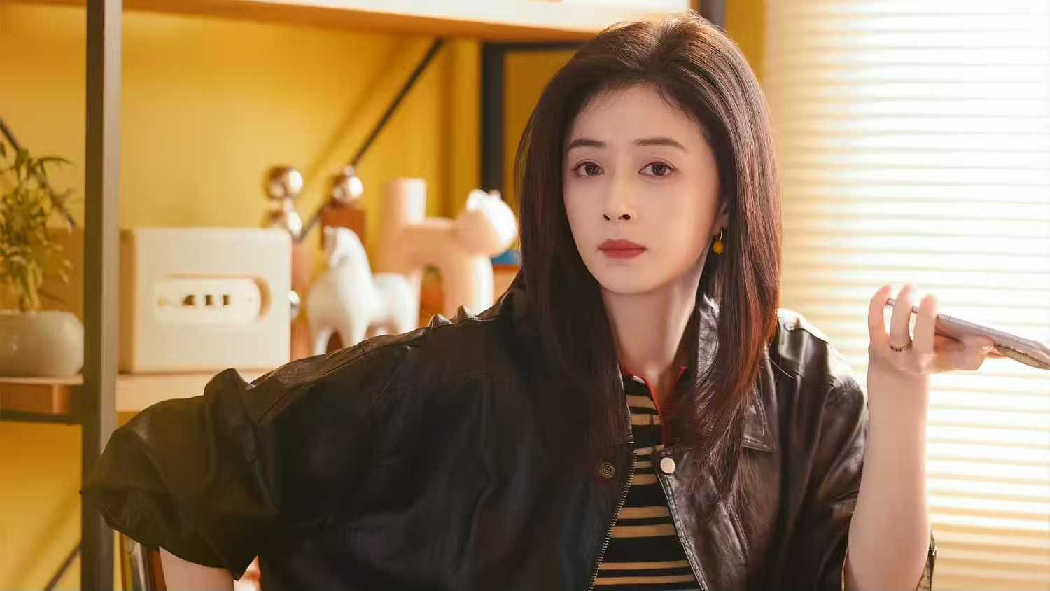 电视剧《四喜》里，为何胡刚要与冯美奇分手？由童瑶、蒋欣等主演的都市剧《四喜》热