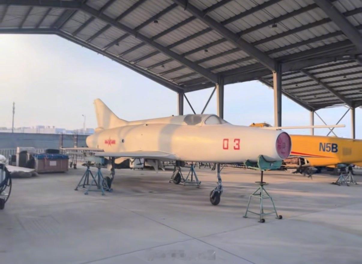 南昌瑶湖机场有歼-12展出？[惊恐]图源：༺ۣۖ逐梦༒ۣ空天༻烽火问鼎计划南昌飞