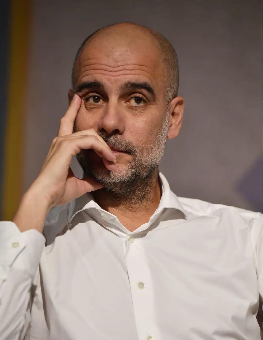 瓜迪奥拉最近又开始“凡尔赛”了！这位足坛战术鬼才自信放话：“乔丹15年6冠，