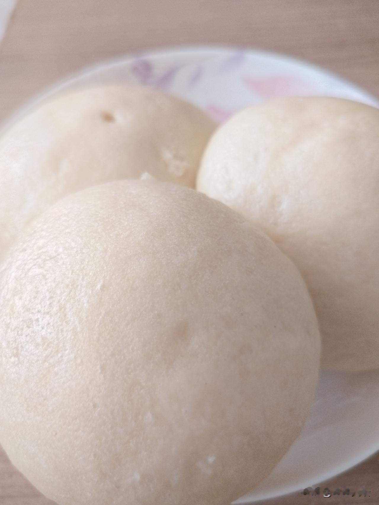 冬天，来一顿豪横的午餐吧！大白菜叶子三片（好邻居送的），土猪五花肉二两，山泉