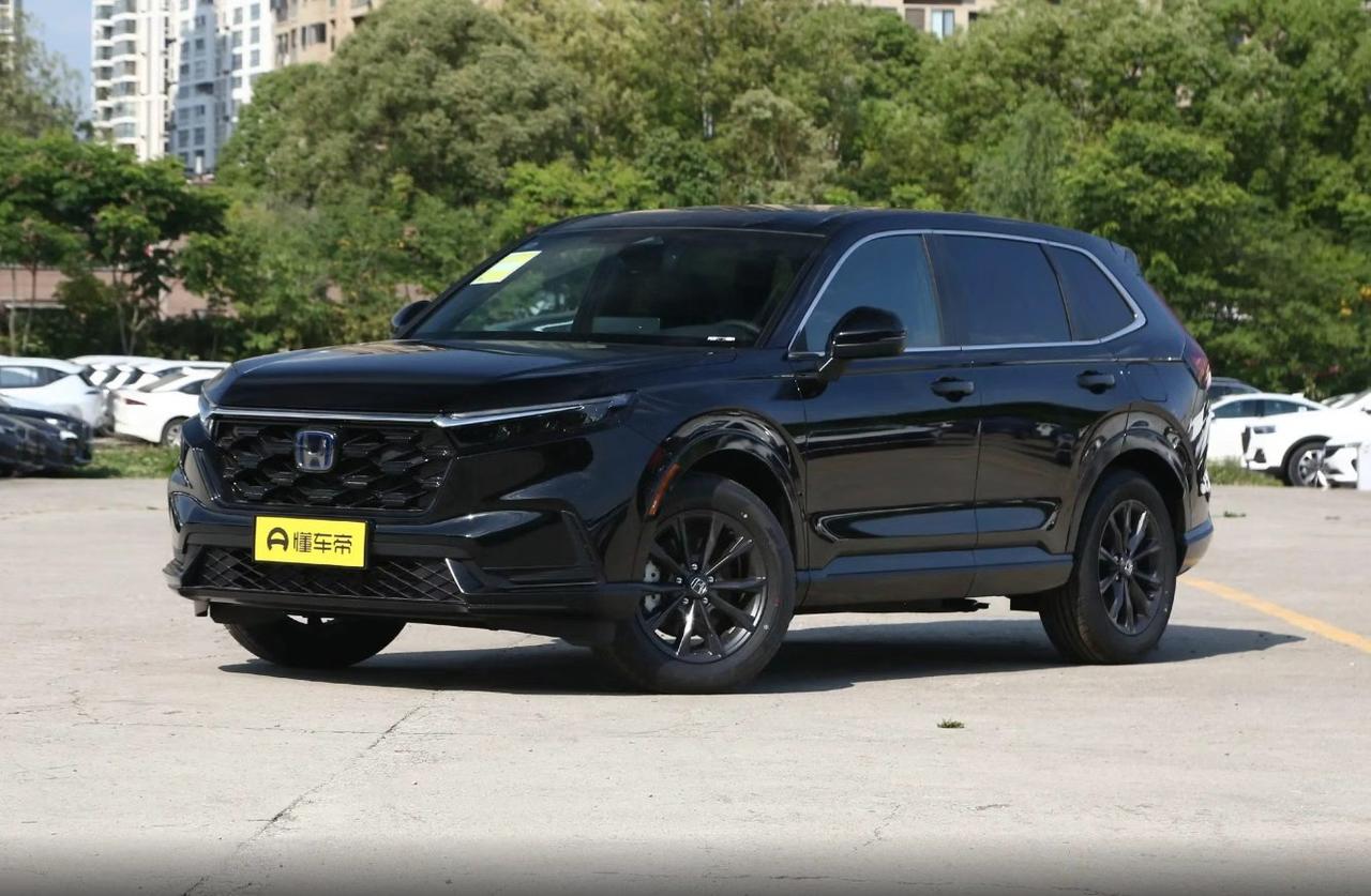 最近后台老有朋友私信我：“预算10万出头，想买辆靠谱的二手SUV，本田CR-V行