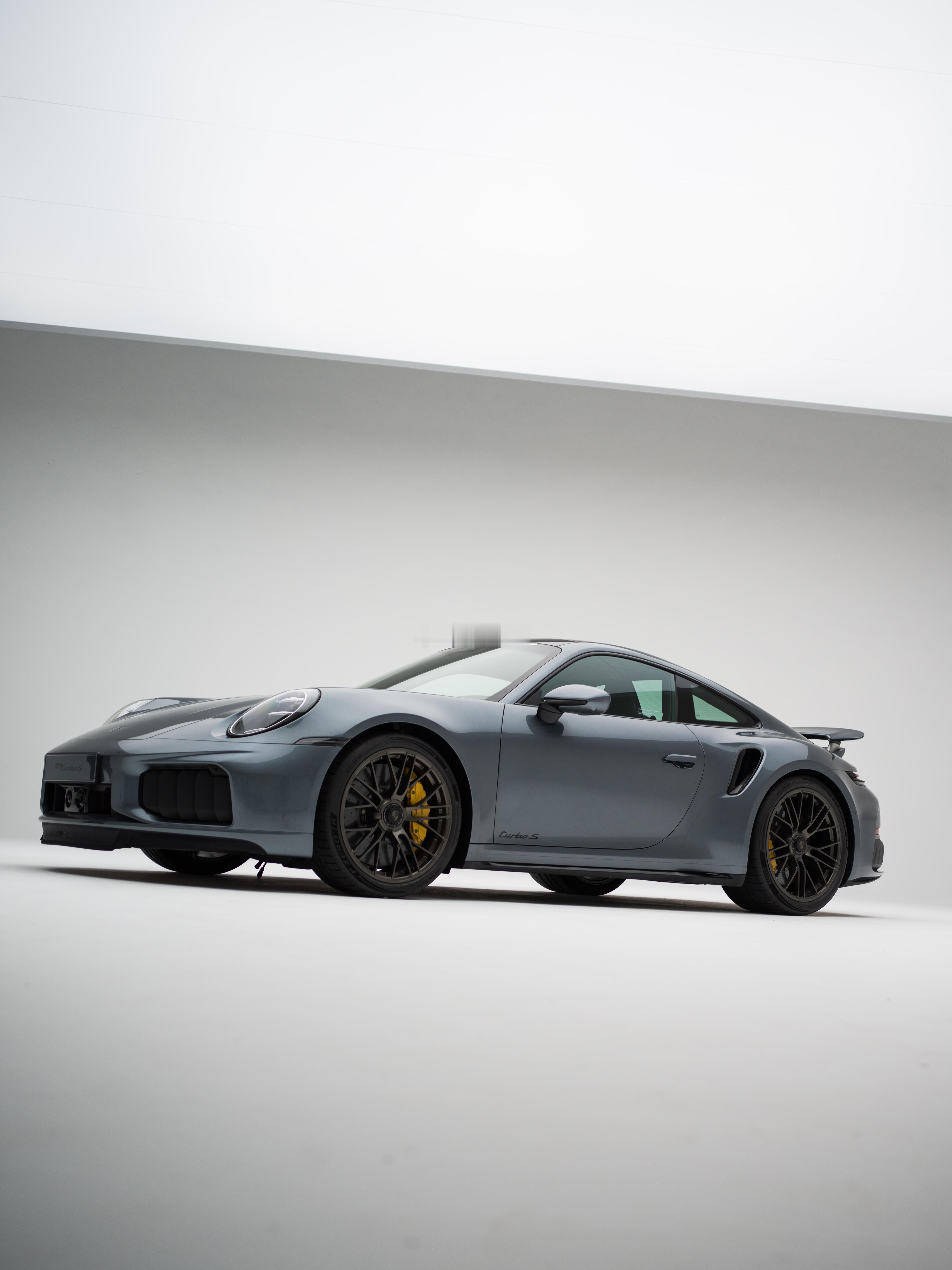 新款911GT3和新款TurboS到底怎么选？GT3更偏重赛道，舒适配置是次