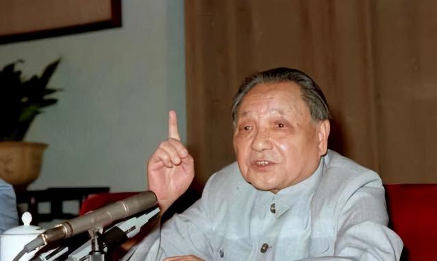 1985年我国进行了百万大裁军，将原来的十一个军区缩减为七个军区，军队总兵力裁减