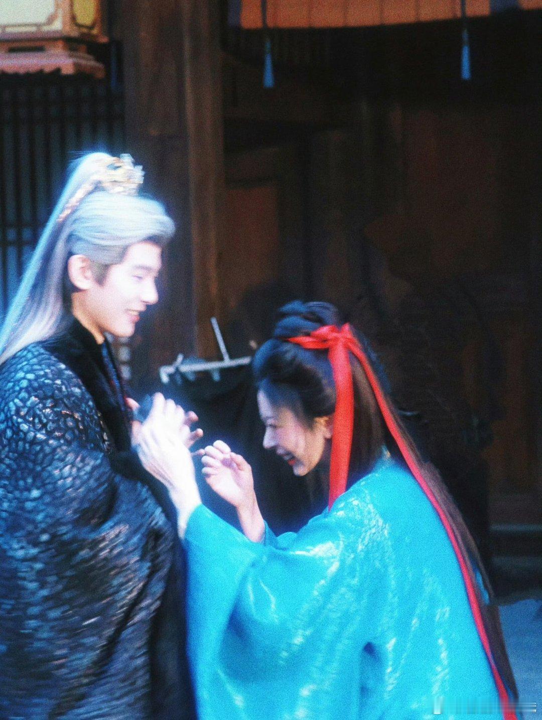 网传宋祖儿邓凯要合作等风热吻你，真的假的我的产品这么快二搭了