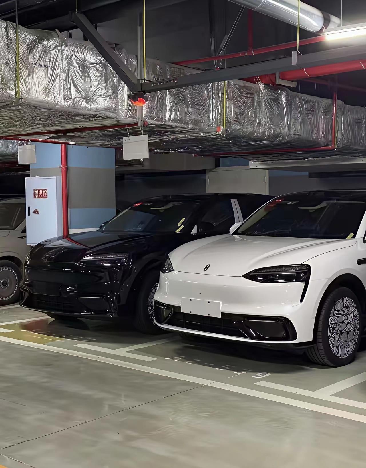 问界M6实车来了，黑武士真的超运动，白色超时尚，所以大家怎么选呢？