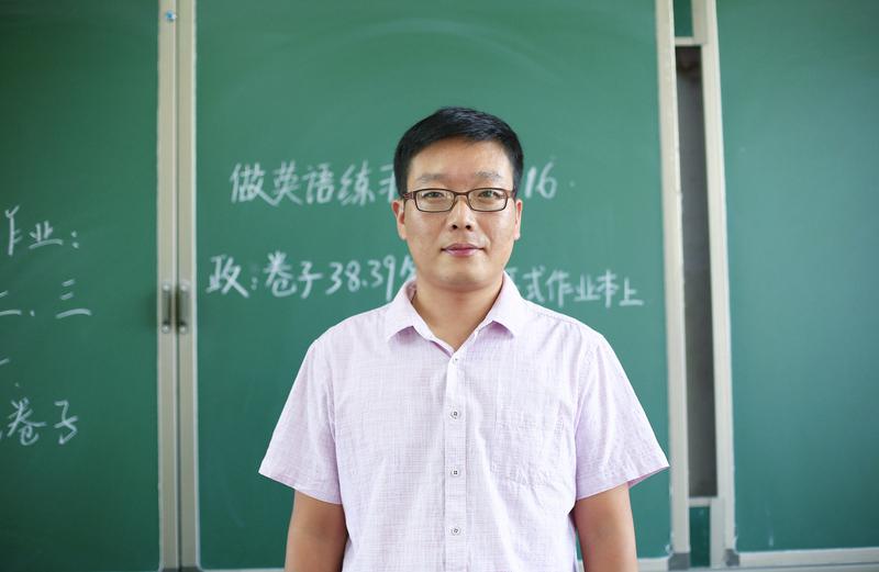 大家有没有发现教学成绩好的老师一般就这两类人：第一类就是会讲故事的老师，他们经