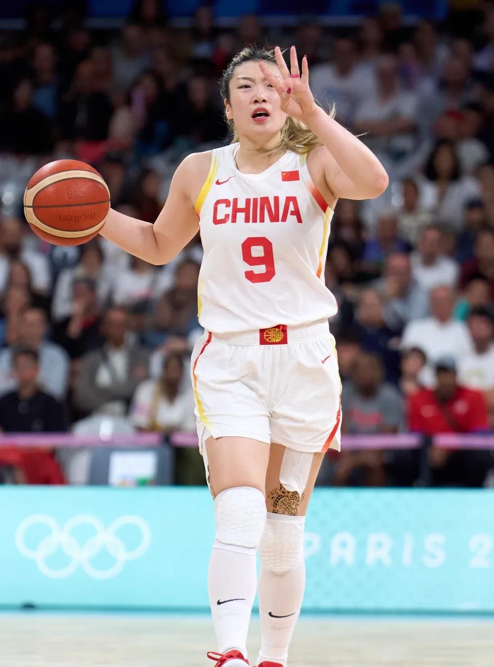 请不要再拿李梦说事了！中国女篮在亚洲杯半决赛输给了日本队，