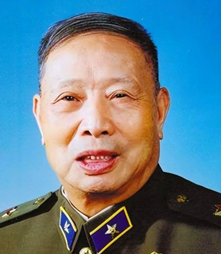 1943年，八路军传奇营长杨思禄率部全歼日军，可硝烟未散之际，他却反常地喝止打扫