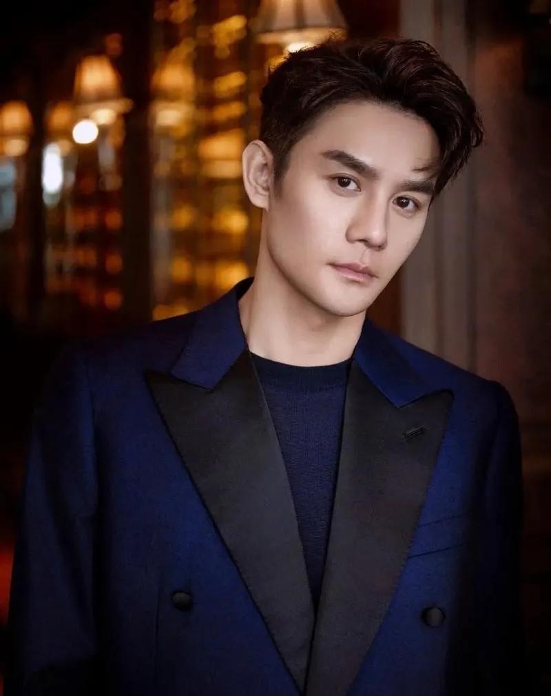 终于明白为什么王凯不着急结婚了不是因为没人喜欢他而是因为他43岁了，早已活通