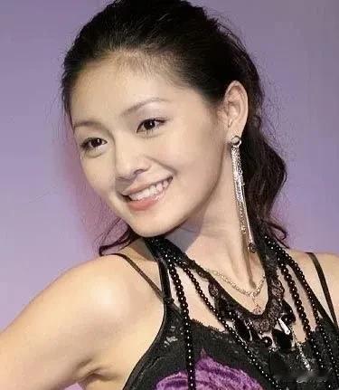 大s走的那么的突然，实在是令人感到伤感，又仿佛不真实一般，但是我觉得她是对一切亲
