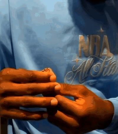 41岁，第22次入选全明星，他对着戒指愣了两秒：“我的错，刚知道是第75届。”