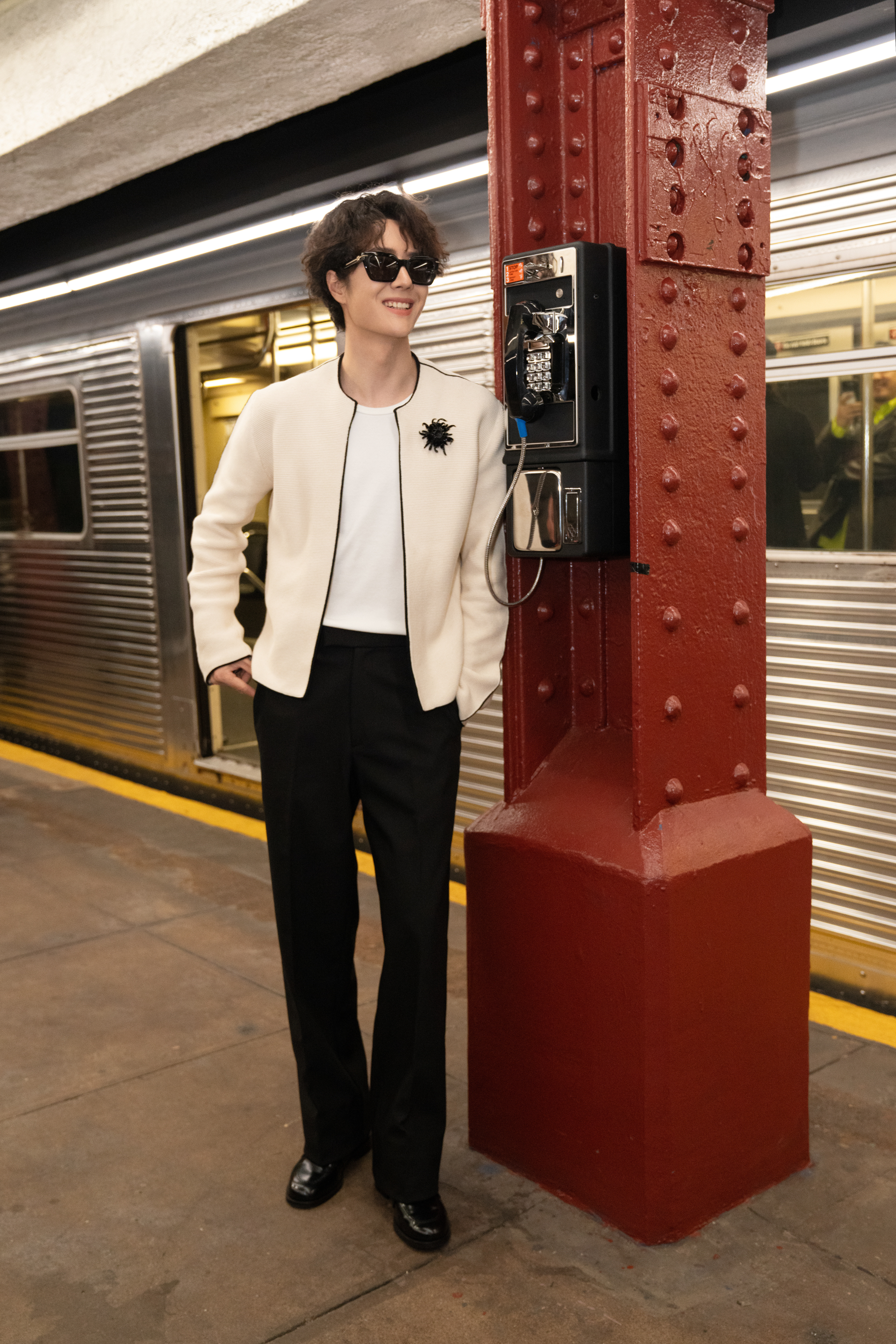 王一博｜CHANELFashionShows拉开Matthieu时代的手