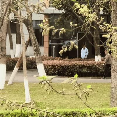 3.23日，看到了穿着七分裤的coco，还有穿着短裤的楚钦，前后脚进入体能训练