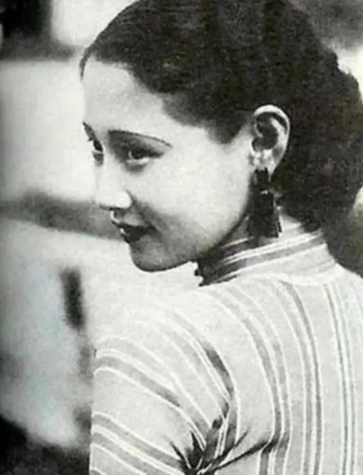 1935年，军统有个顶尖女特工叫向影心，跟日本军官跳交际舞时，对方竟然伸手去摸她