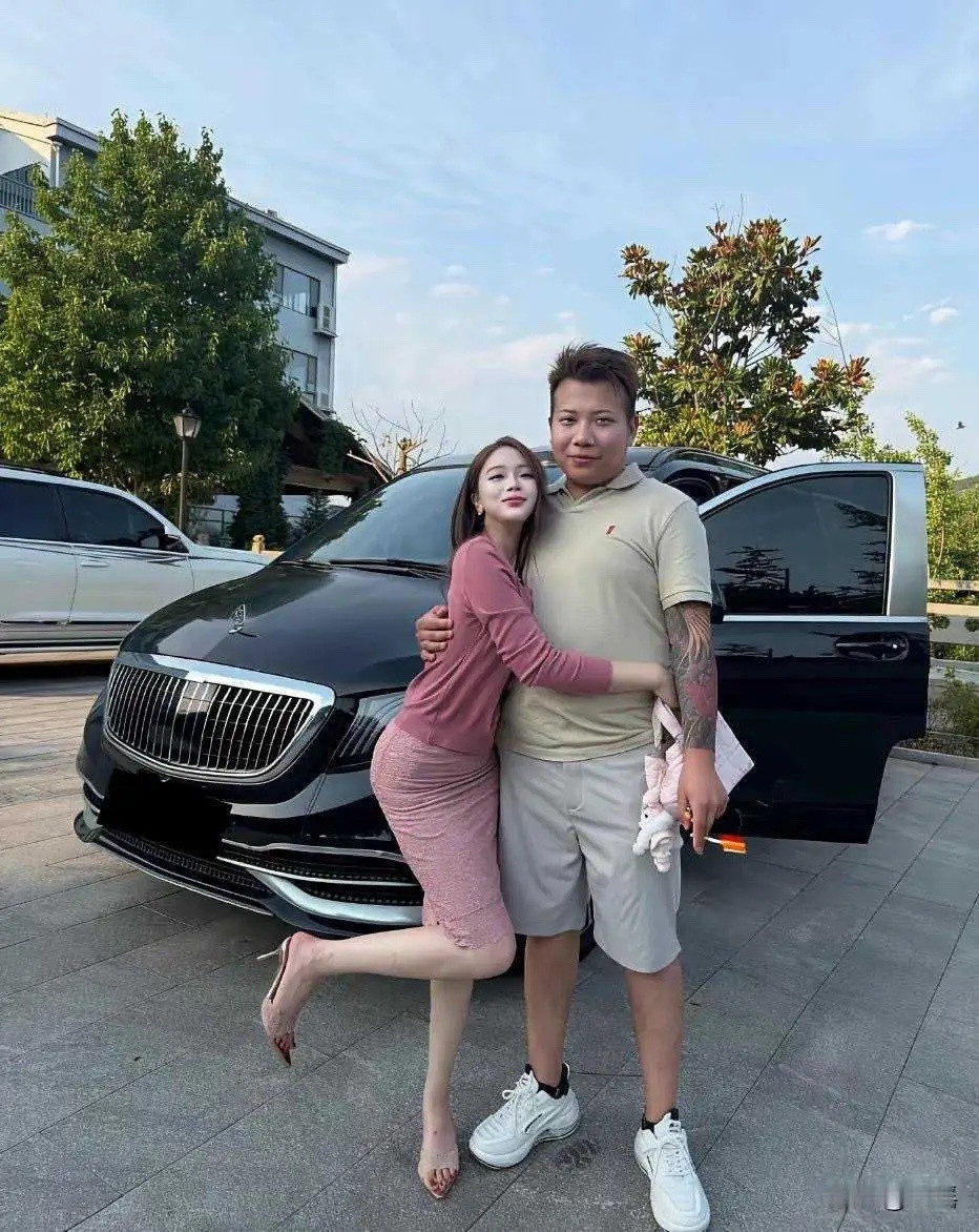 眼里满满的都是迈巴赫吧！