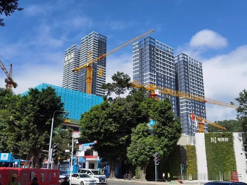 从供应端看，深圳二季度计划入市的34个项目中，高端改善型产品占据相当比例，这些项